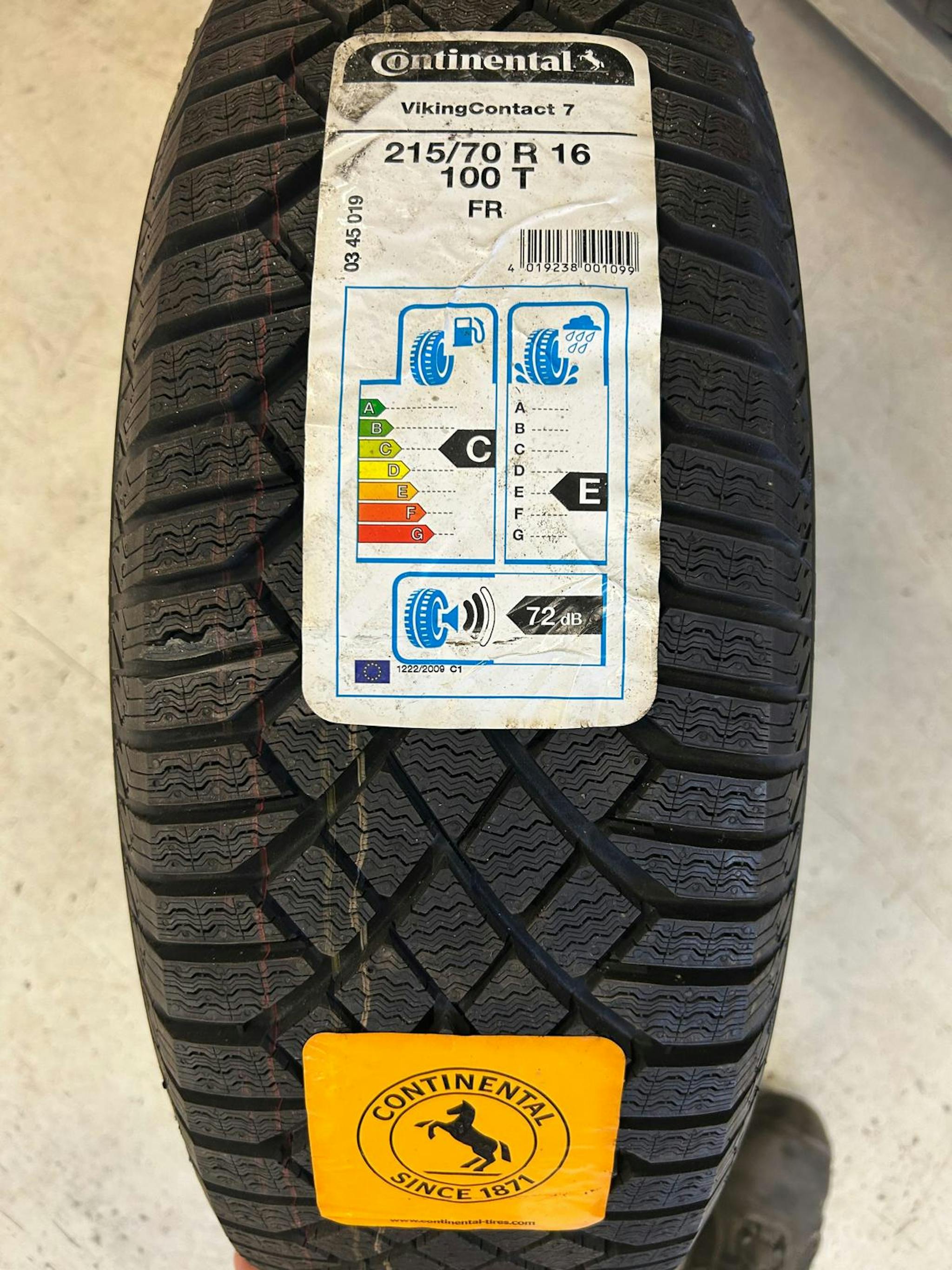 Continental Viking Contact 7 215/70 R 16 renkaat