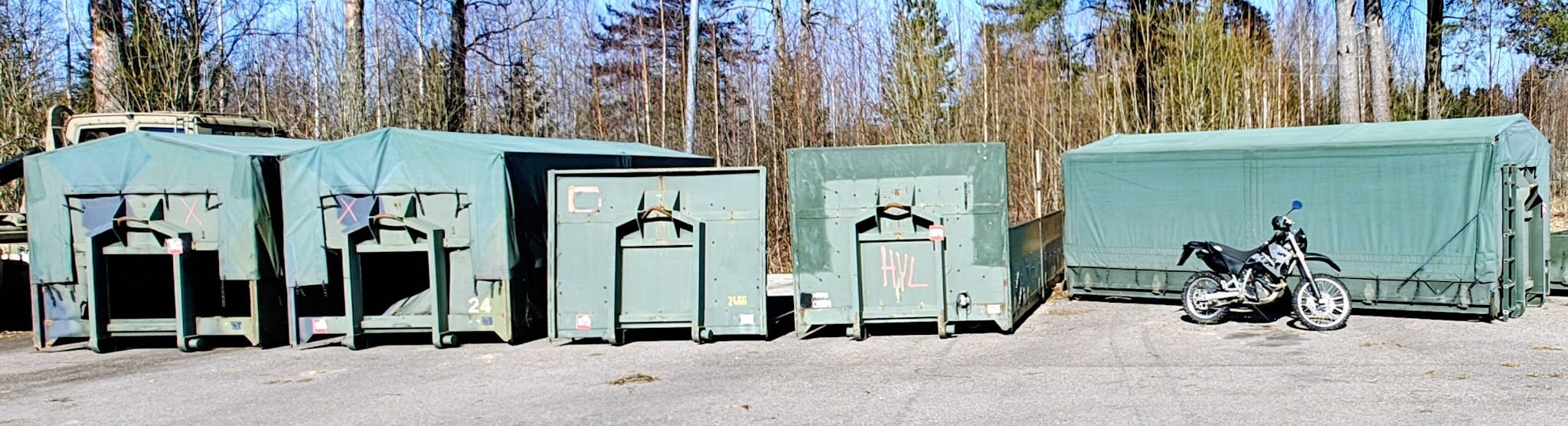 Kuormalavoja rivissä